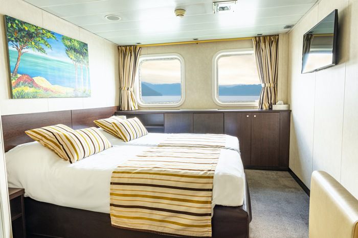 CAT. A - Main Deck 2 Adjustable Twin Beds